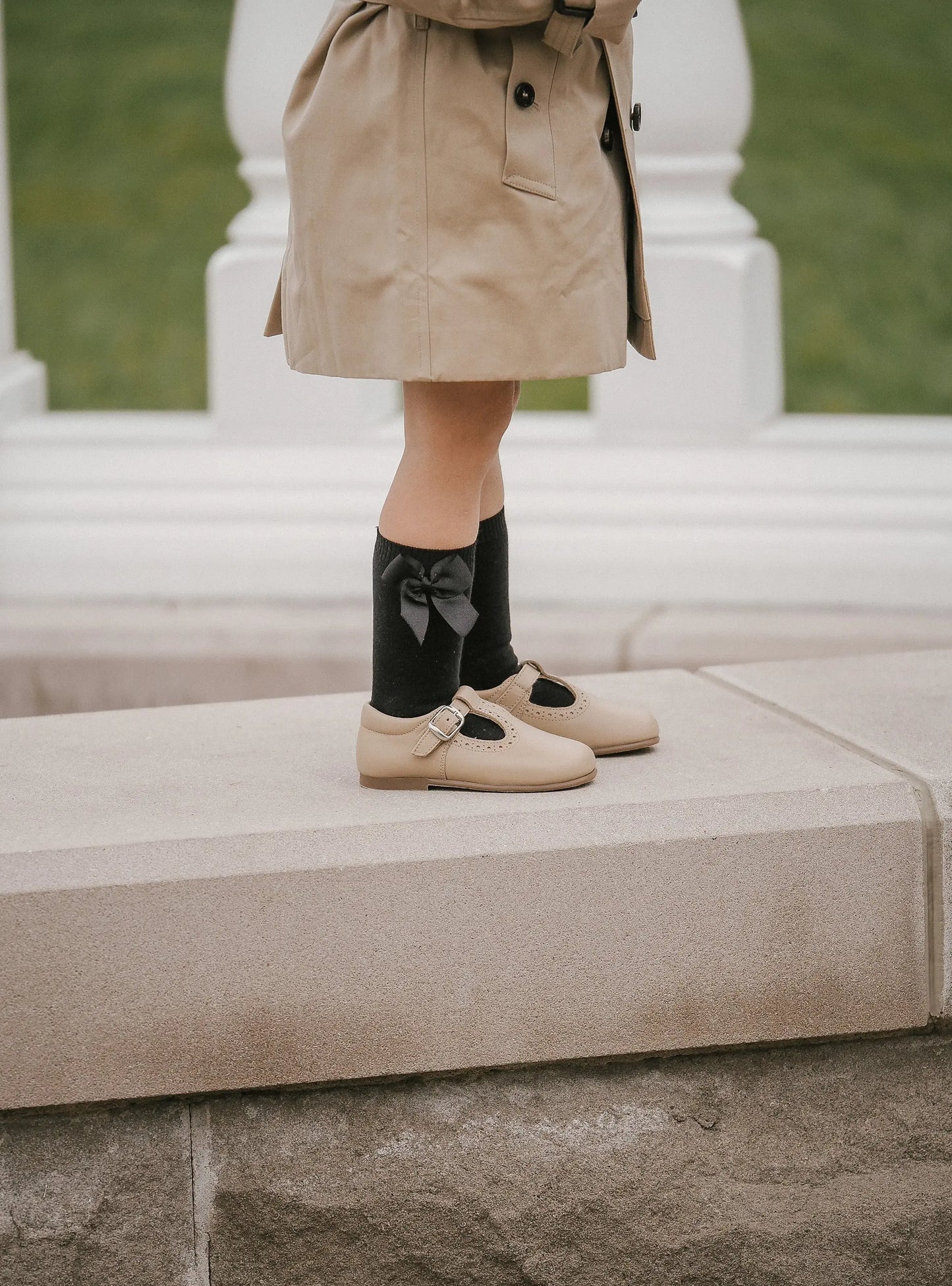 CÓNDOR Knee-High Socks With Grosgrain Side Bow- Black - Amati Steps