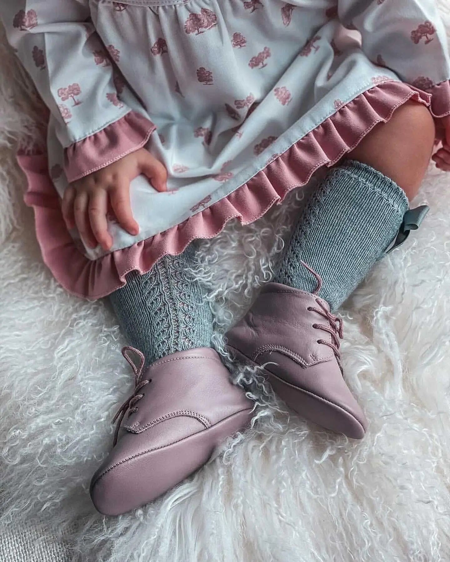 CÓNDOR Side Open Work Warm Cotton Knee Socks With Bow- Aluminum Grey - Amati Steps